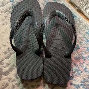 Black Havaianas, 7/8 women’s, 37-38